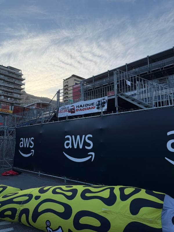Montaggio e allestimento delle tribune temporanee